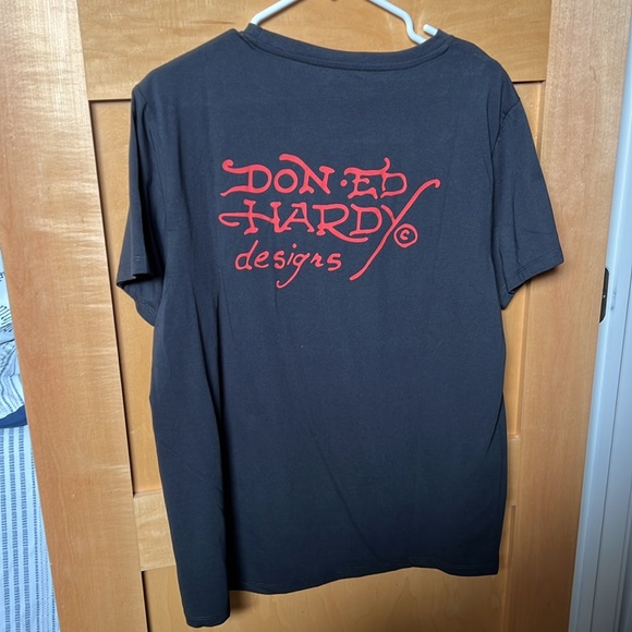 Ed Hardy Black Tee with Vibrant Graphic - Picture 2 of 3